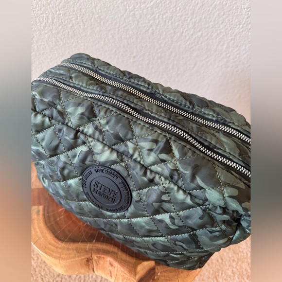 Large Steve Madden toiletries bag - Picture 3 of 3